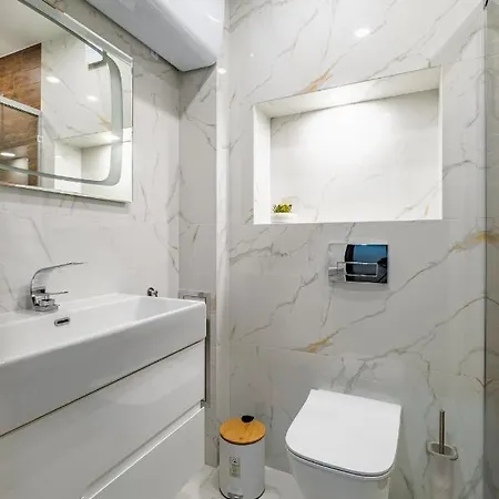 Lägenhet Luxury Redefined In City Center - Elevate Your In A Smart And Modern