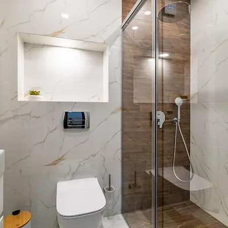 Luxury Redefined In City Center - Elevate Your In A Smart And Modern Lägenhet Varna