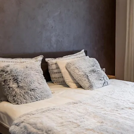 Apartman Luxury Redefined In City Center - Elevate Your In A Smart And Modern