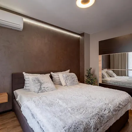 Luxury Redefined In City Center - Elevate Your In A Smart And Modern Lägenhet