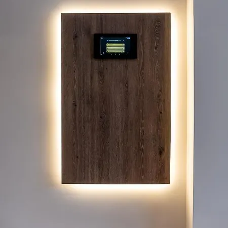 Luxury Redefined In Center - Elevate Your In A Smart And Modern Apartment *