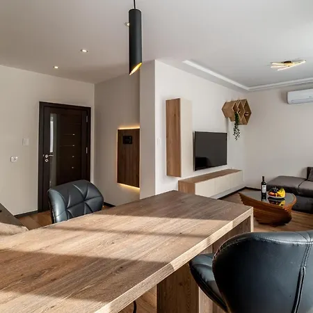 Luxury Redefined In Center - Elevate Your In A Smart And Modern Apartment Varna